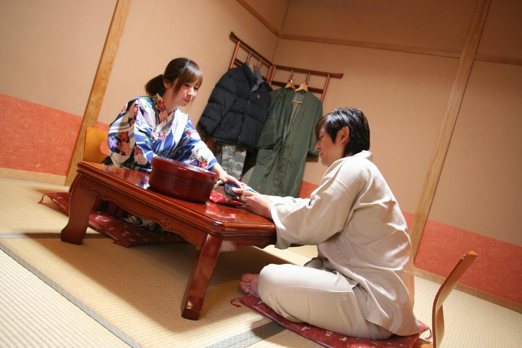 Ban-Ya Hot Spring Inn Юфу Экстерьер фото