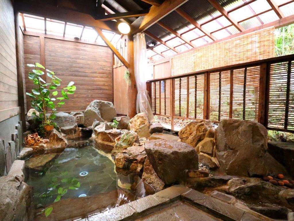 Ban-Ya Hot Spring Inn Юфу Экстерьер фото