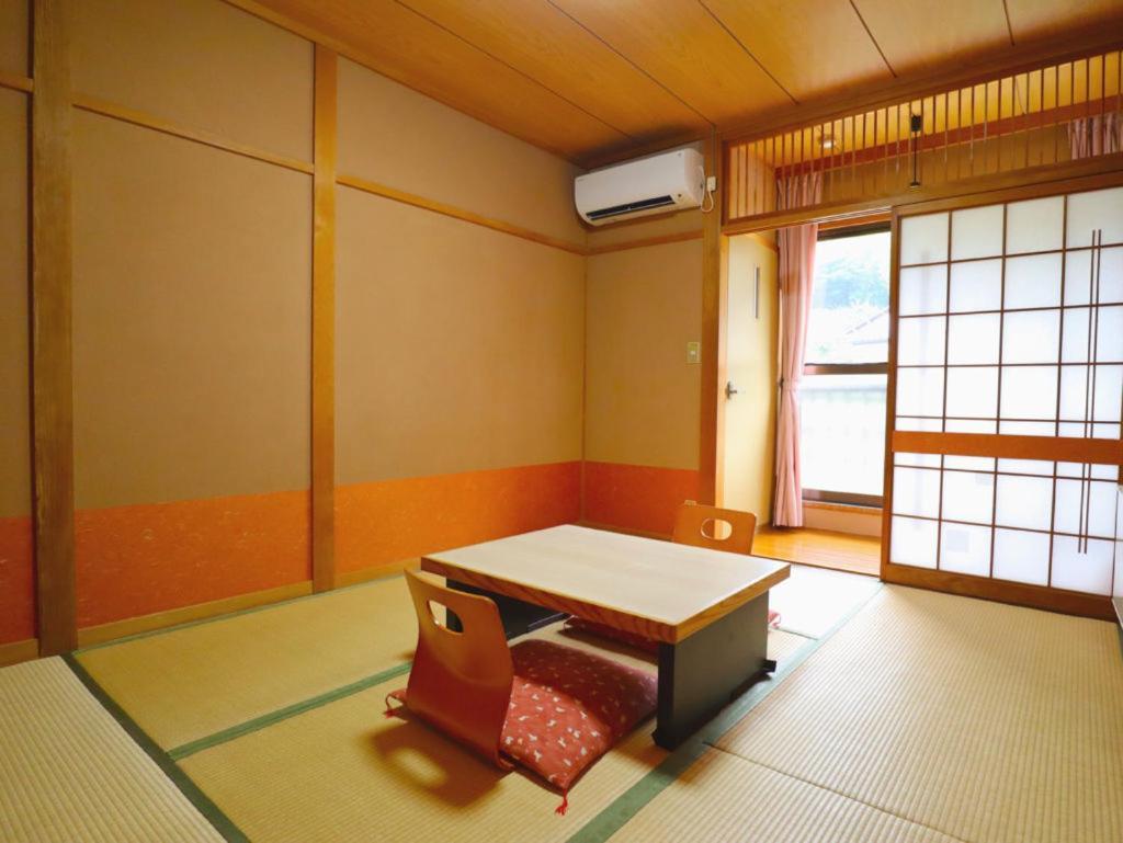 Ban-Ya Hot Spring Inn Юфу Экстерьер фото
