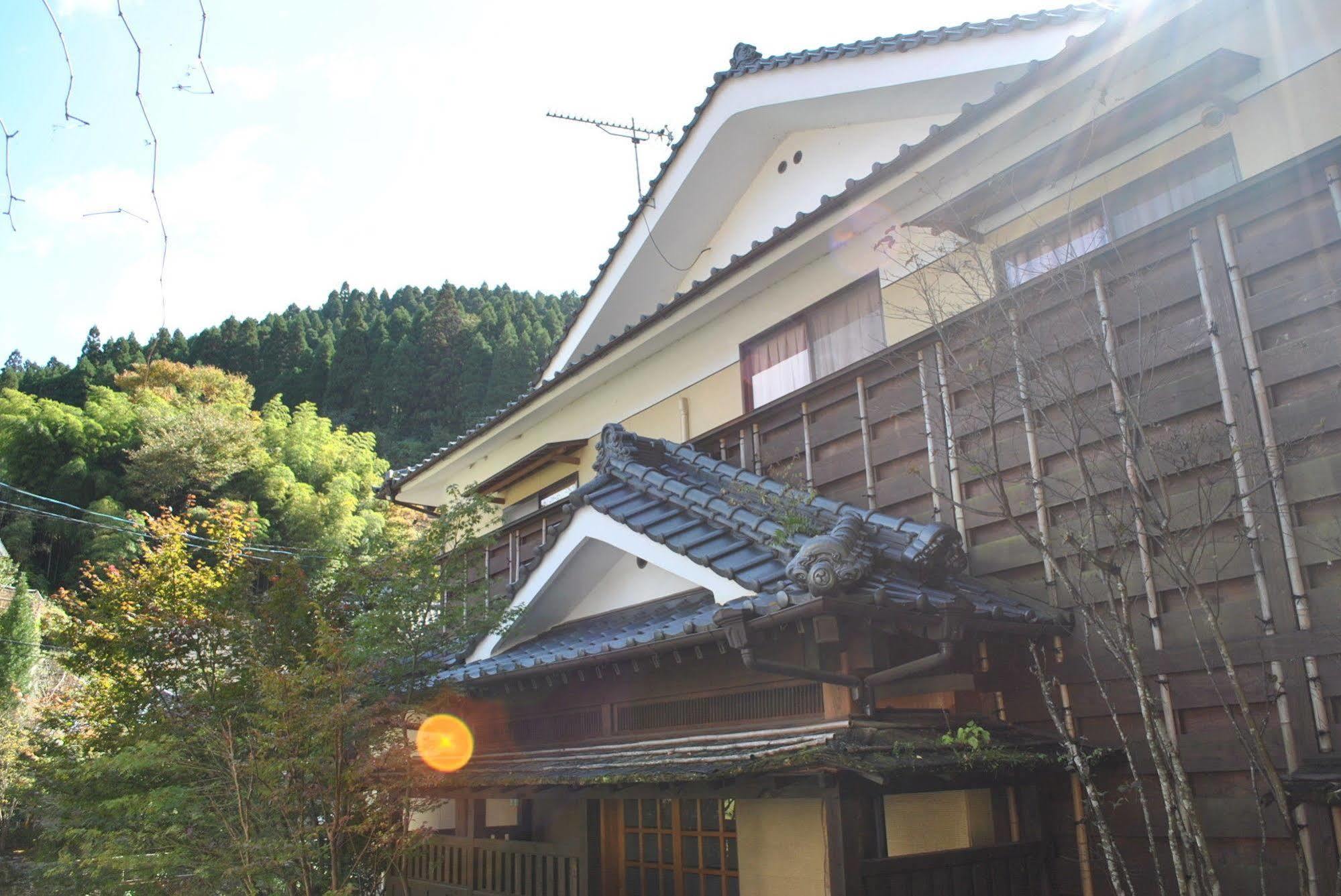 Ban-Ya Hot Spring Inn Юфу Экстерьер фото