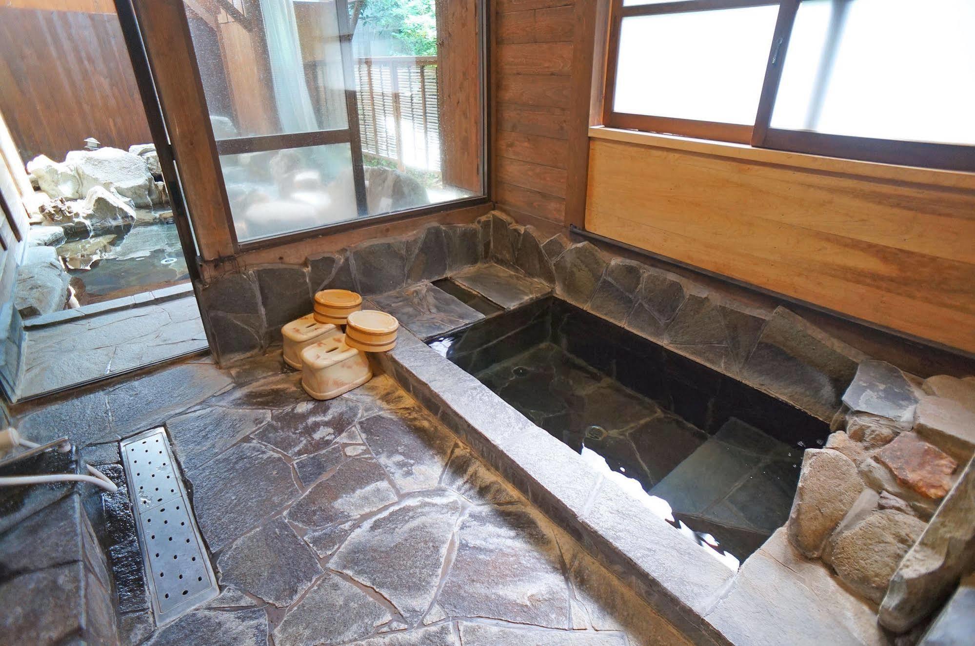 Ban-Ya Hot Spring Inn Юфу Экстерьер фото