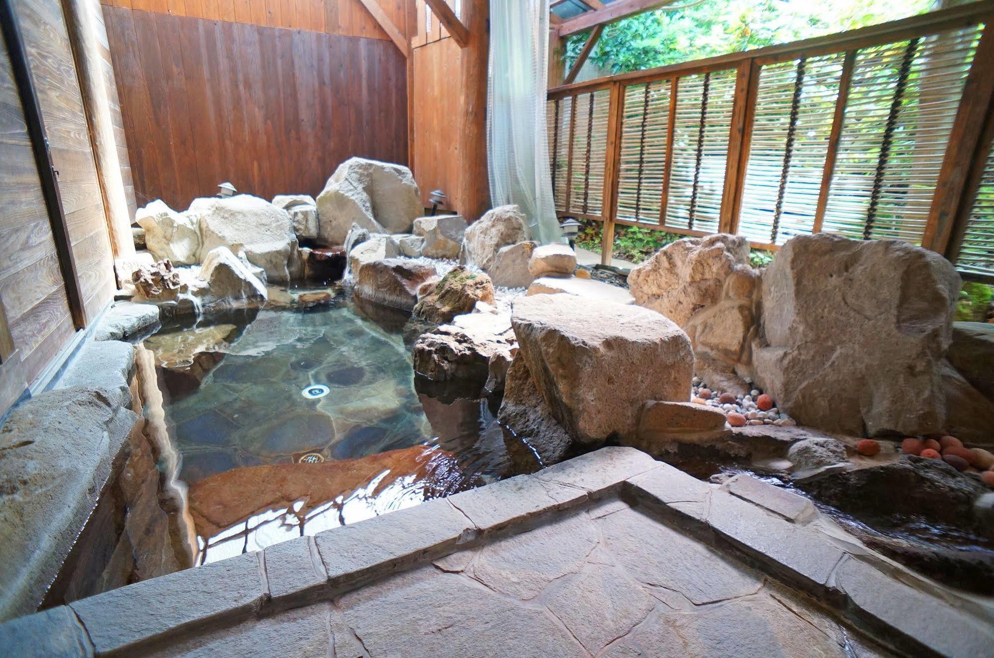 Ban-Ya Hot Spring Inn Юфу Экстерьер фото