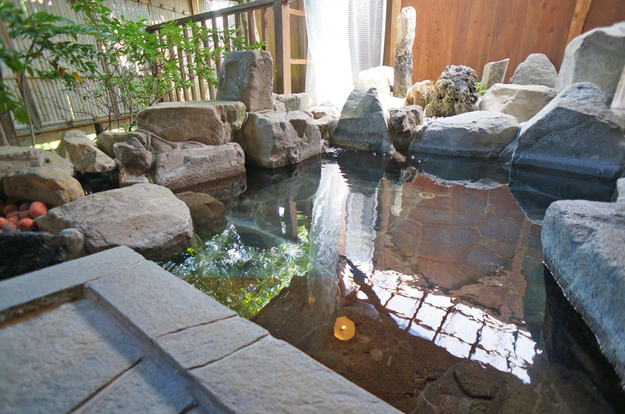 Ban-Ya Hot Spring Inn Юфу Экстерьер фото