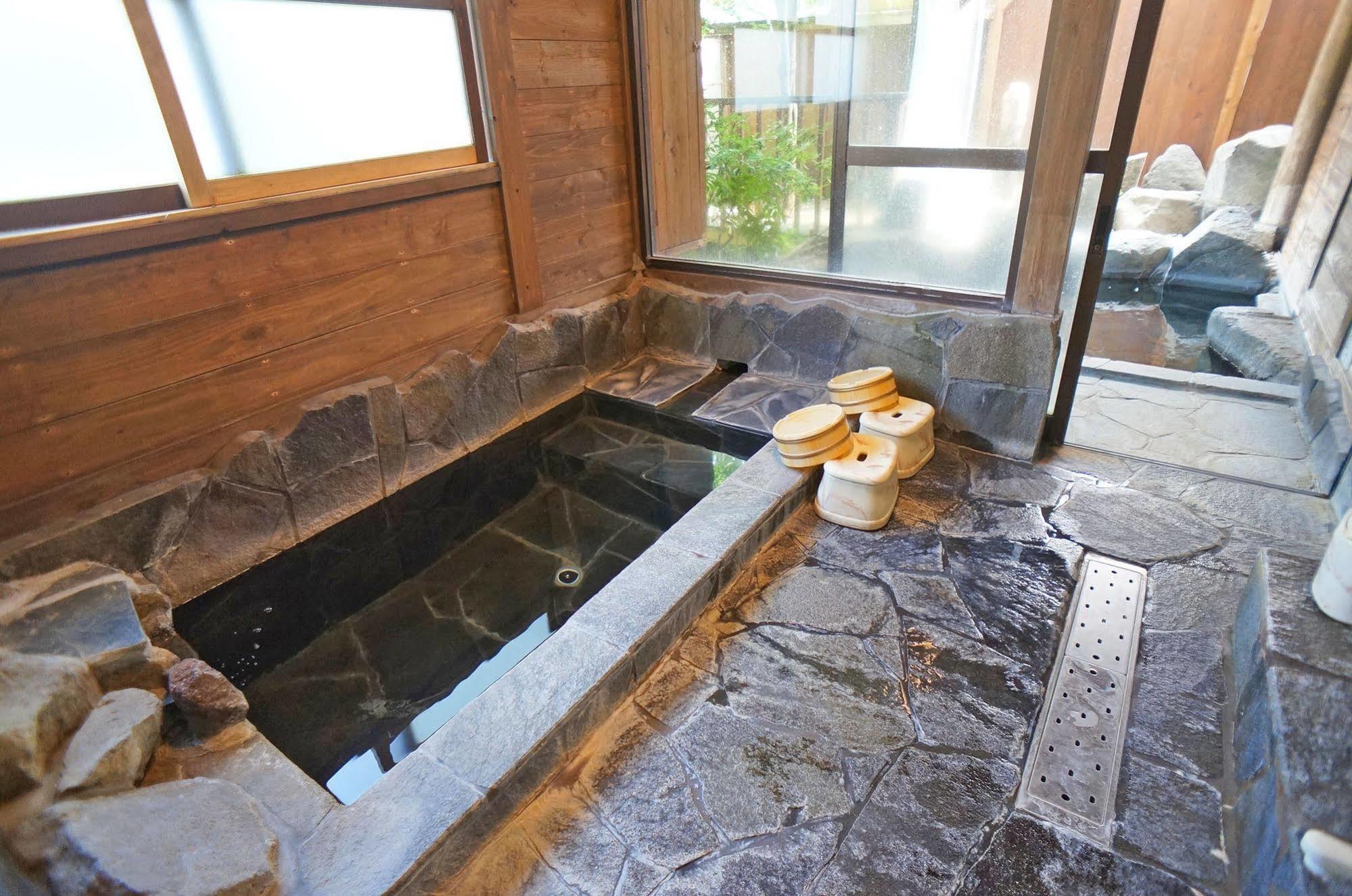 Ban-Ya Hot Spring Inn Юфу Экстерьер фото