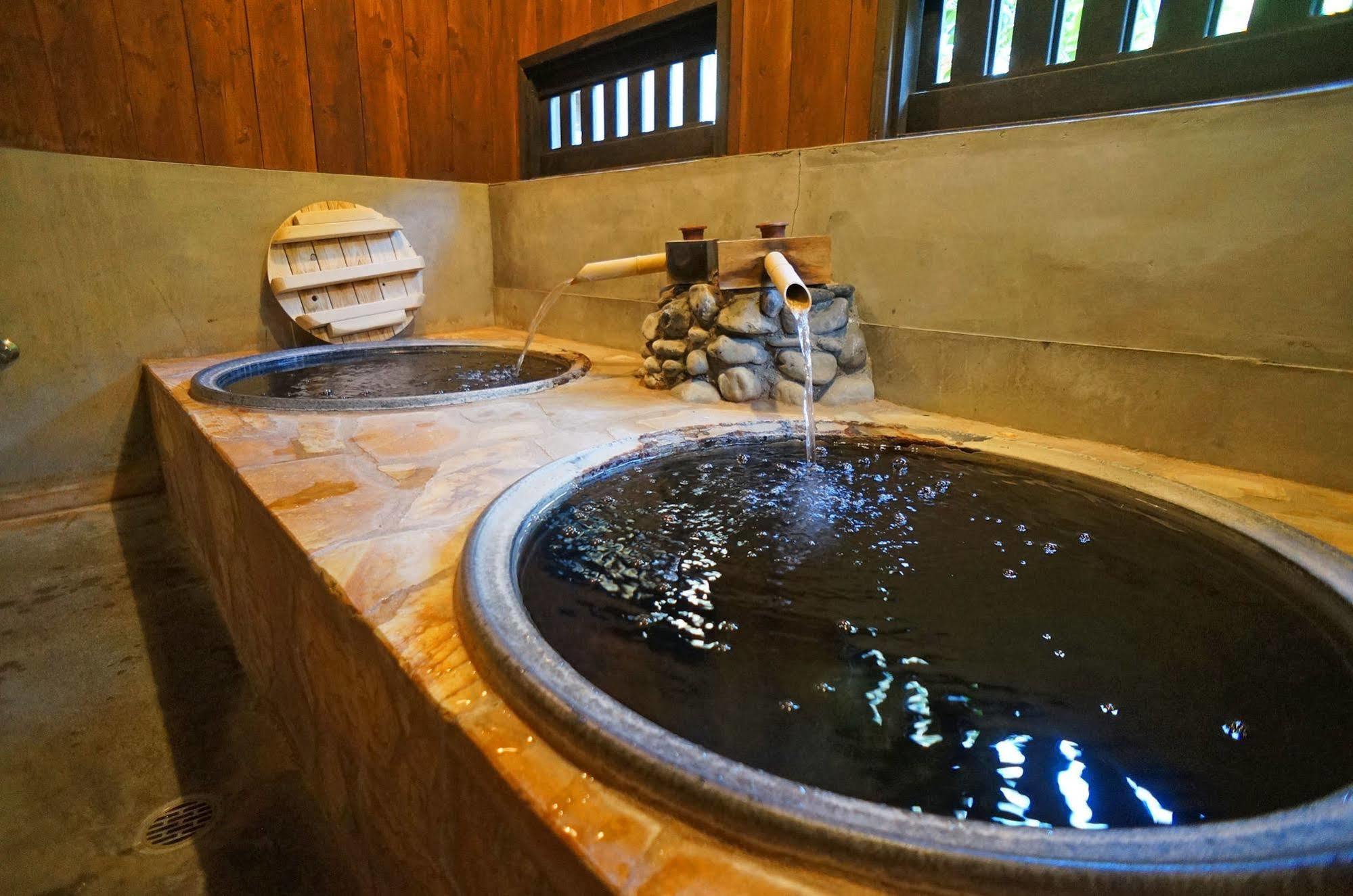 Ban-Ya Hot Spring Inn Юфу Экстерьер фото