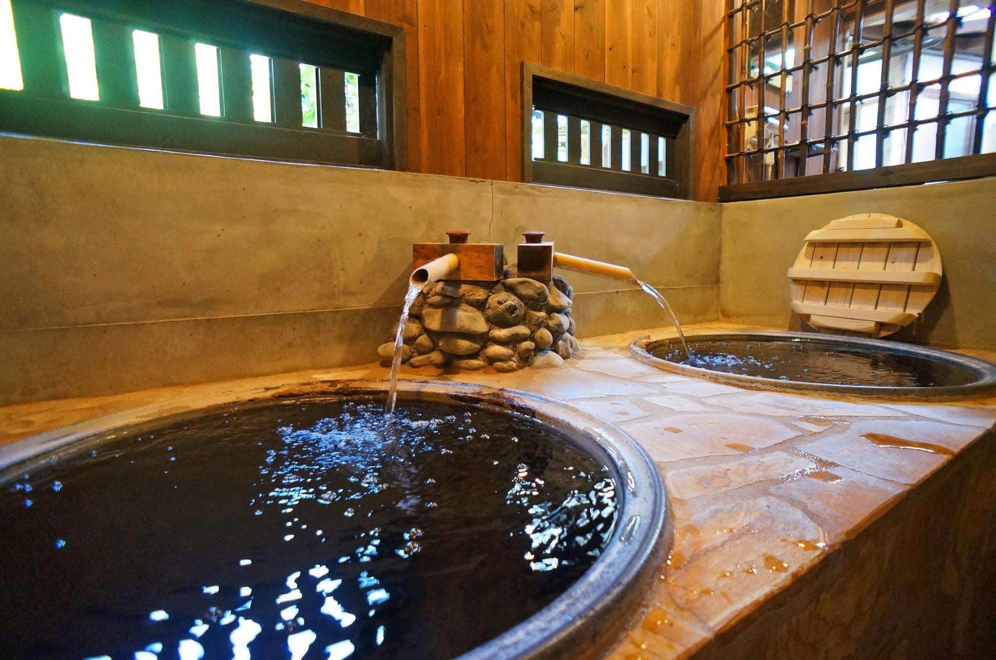 Ban-Ya Hot Spring Inn Юфу Экстерьер фото